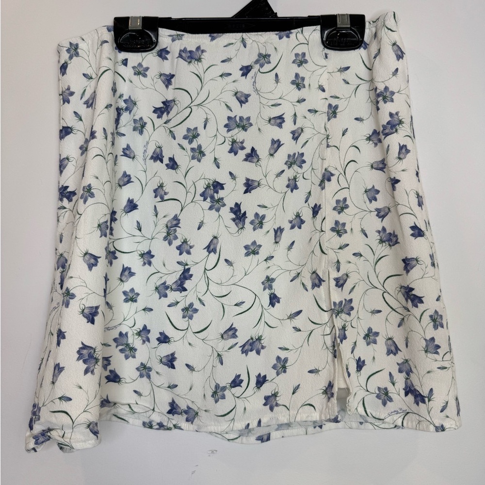 Aritzia Sunday Best Tatiana White Skirt Blue Floral Print mini size 4 romantic